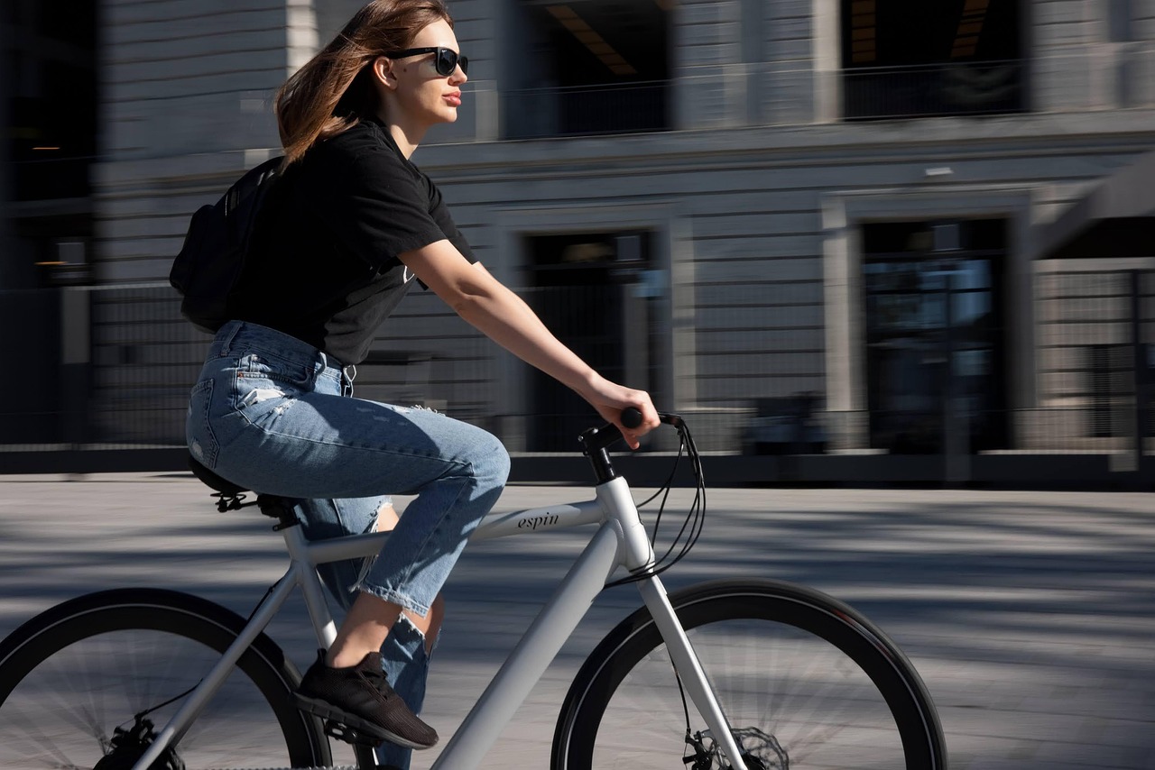 Choosing Eco-Friendly Transportation (image credits: pixabay)