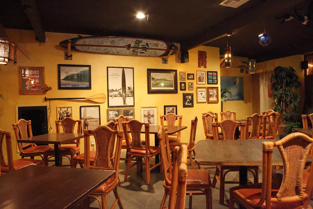 Seating Yourself Without Waiting (Sam Howzit, Flickr, CC BY 2.0)