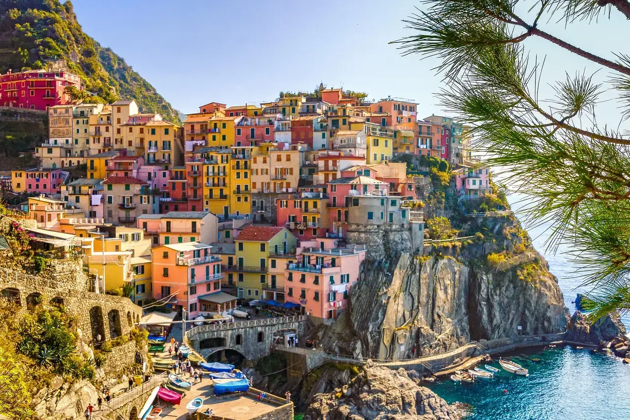 2. Italy: €30,000 to Revive Mountain Villages (Image Credits: Pixabay)