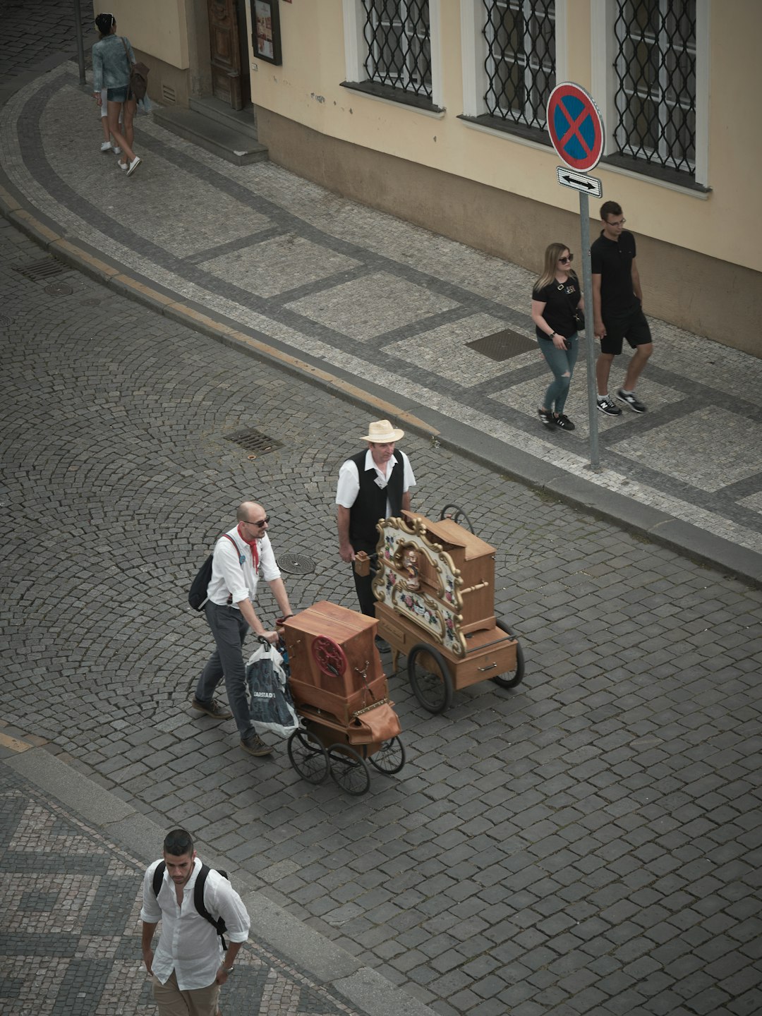Young Talent Chooses Small Towns Over Big Cities (image credits: unsplash)