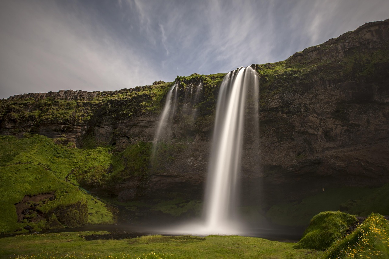 Iceland: The Land of Fire and Ice that Defies Reality (image credits: pixabay)