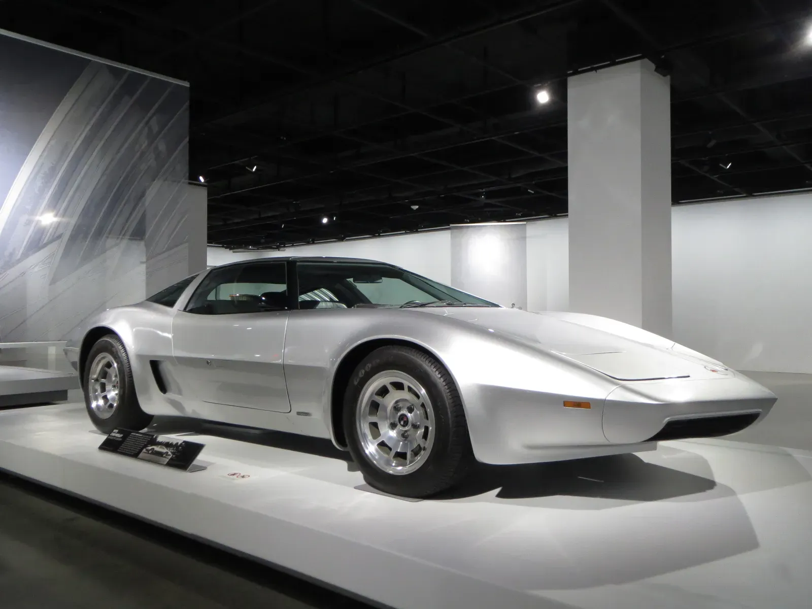 8. Chevrolet Corvette: Celebrating Heritage While Evolving (Image Credits: Wikimedia)
