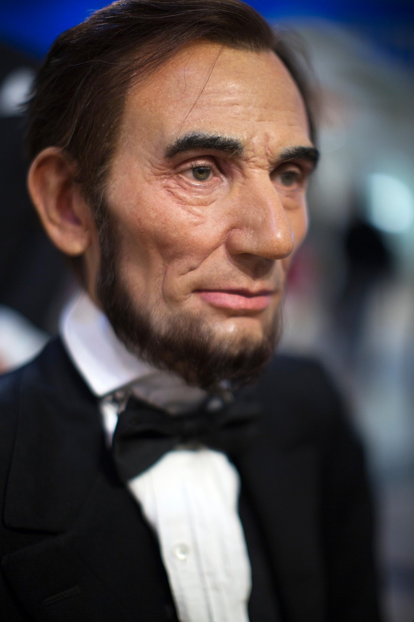 Lincoln Gets Pulled Into the Investigation (image credits: pixabay)