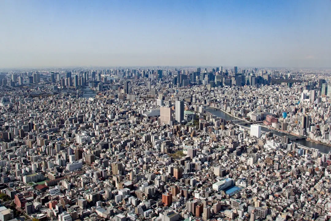 Sprawl Kills Walkability (Image Credits: Unsplash)
