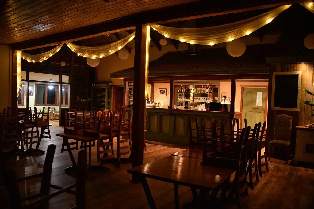 Bars and Restaurants Shutting Down (Rod Waddington, Flickr, CC BY-SA 2.0)