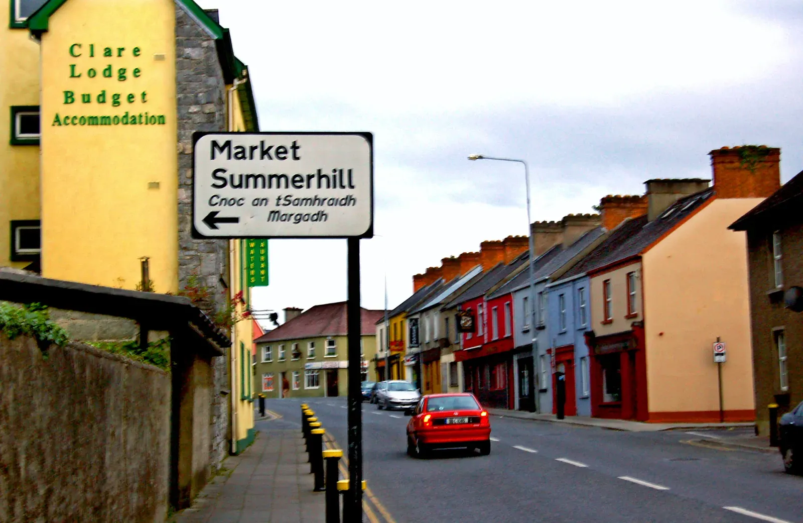 How to Find Budget Lodging When Camping Isn't an Option (Image Credits: Wikimedia)