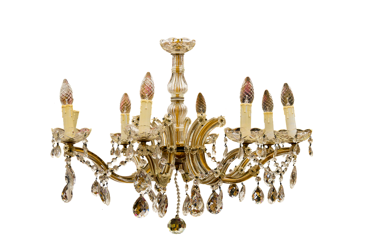 Crystal Chandeliers Making a Sparkling Comeback (image credits: pixabay)