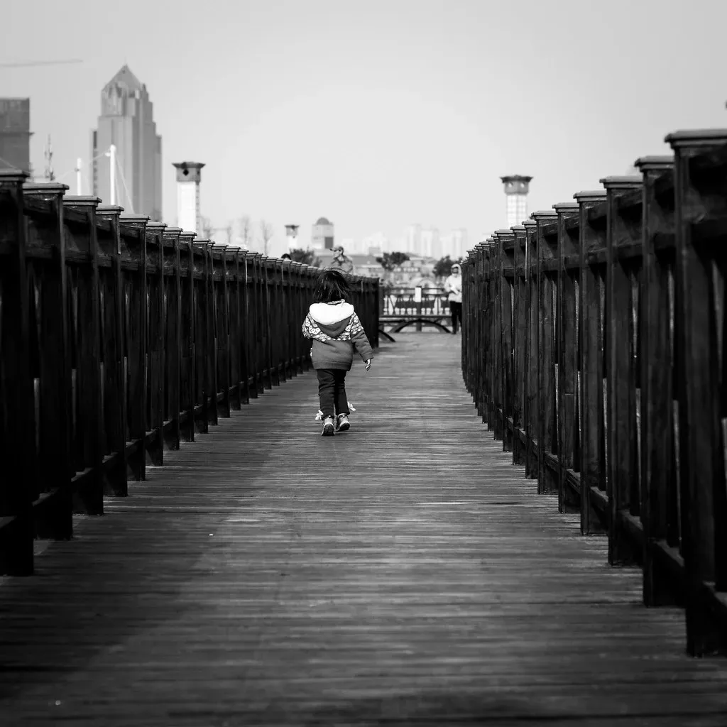 Young Adults Bear the Brunt (Gauthier 郭天, Flickr, CC BY 2.0)