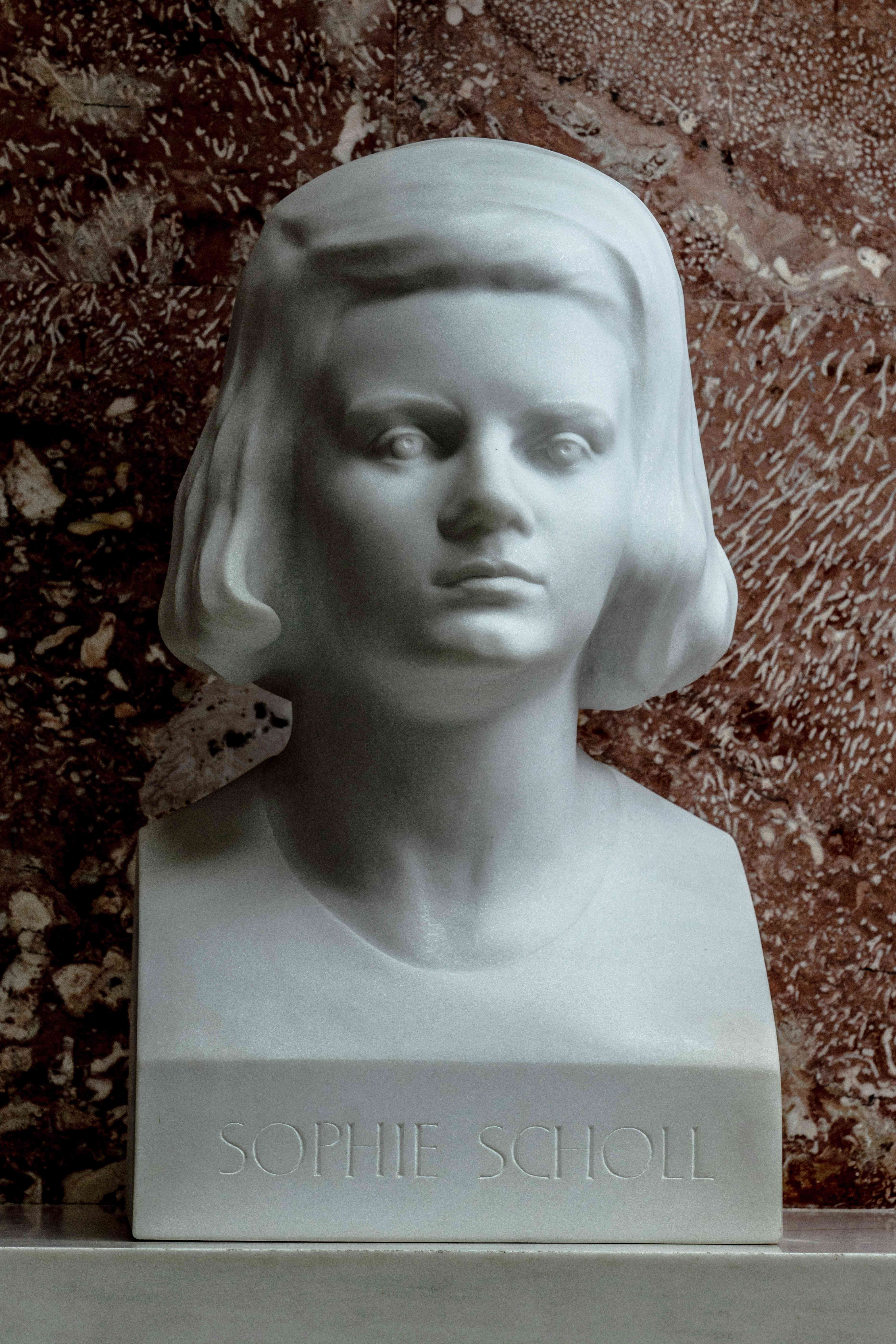 Sophie Scholl: Germany's White Rose Resistance Leader (image credits: wikimedia)