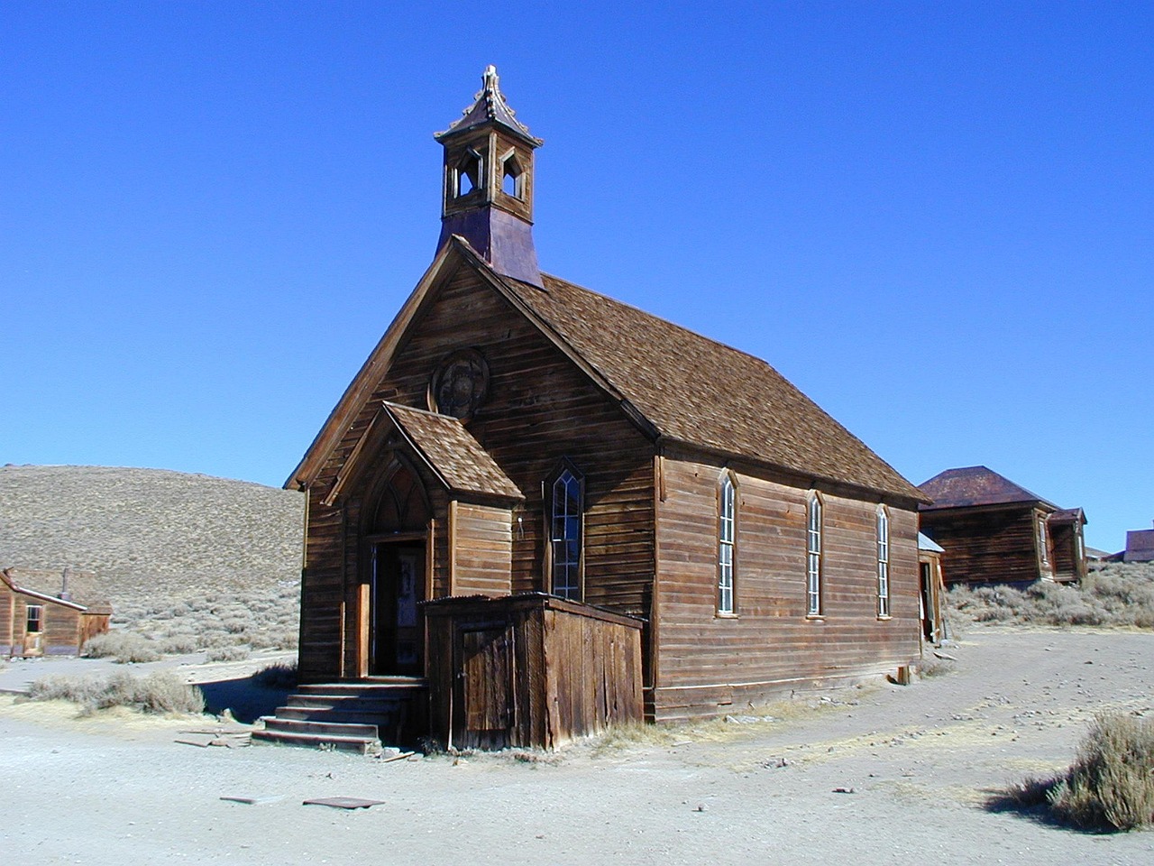 Mining Boom and Bust: The Original Ghost Town Creators (image credits: pixabay)