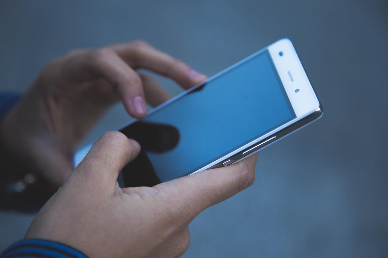The First Mobile Phone Call – The Day America Went Wireless (image credits: pixabay)