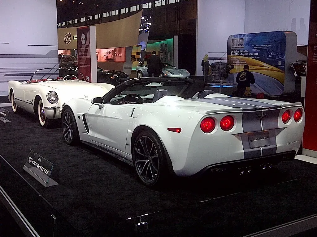 Chevrolet Corvette: Fiberglass Pioneering (Image Credits: Flickr)