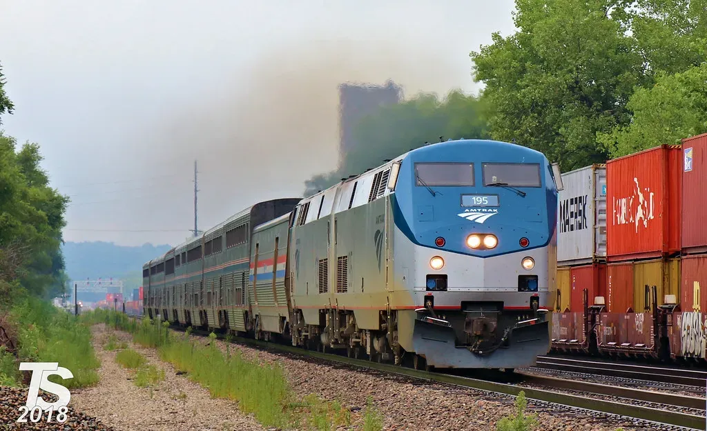 The One Thing That Saved It: The Sightseer Lounge and the Strangers Inside It (KansasScanner, Flickr, CC BY 2.0)