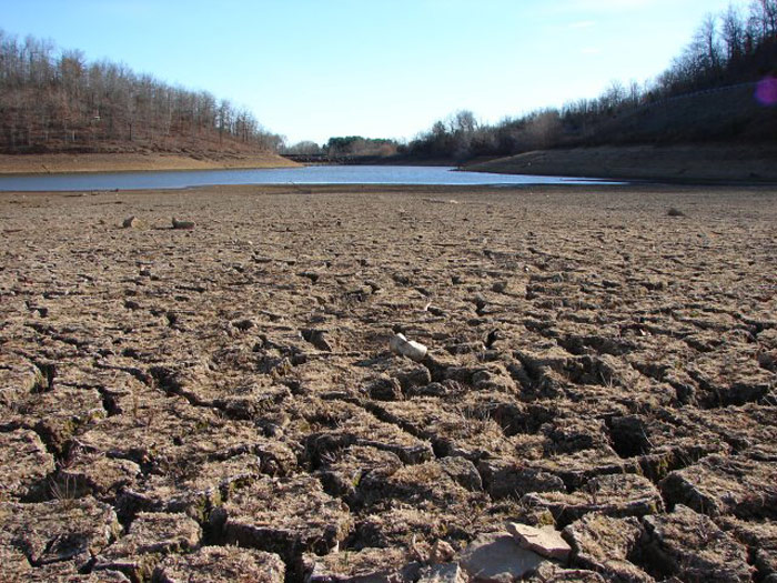 Climate Change Projections Indicate Worsening Conditions (image credits: wikimedia)