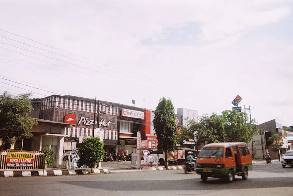 Early Shifts Away from the Classic Look (Image Credits: Pexels)