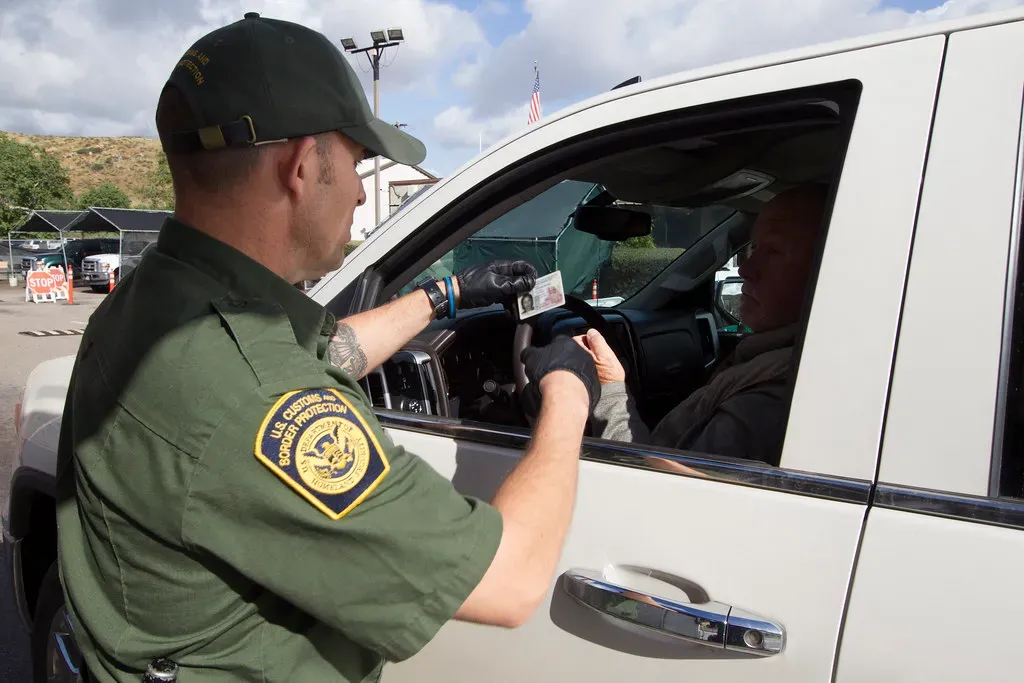 9. Mind U.S. Customs Rules for Return Trips (Image Credits: Flickr)