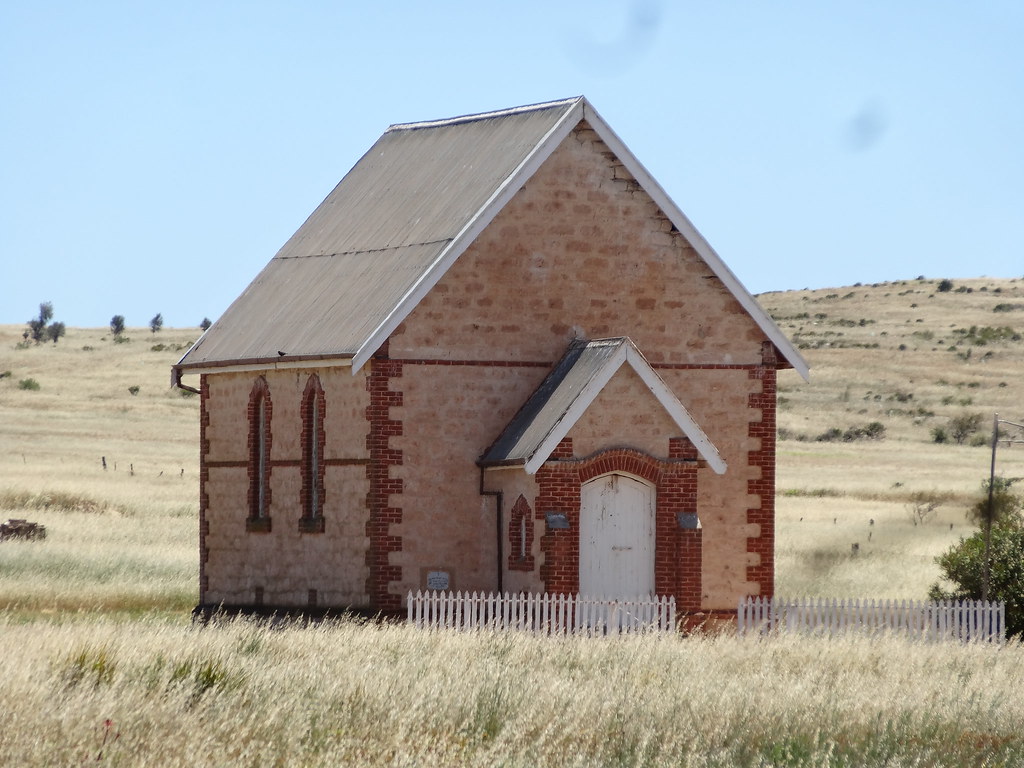 The Community Myth vs. Isolation Reality (image credits: flickr)