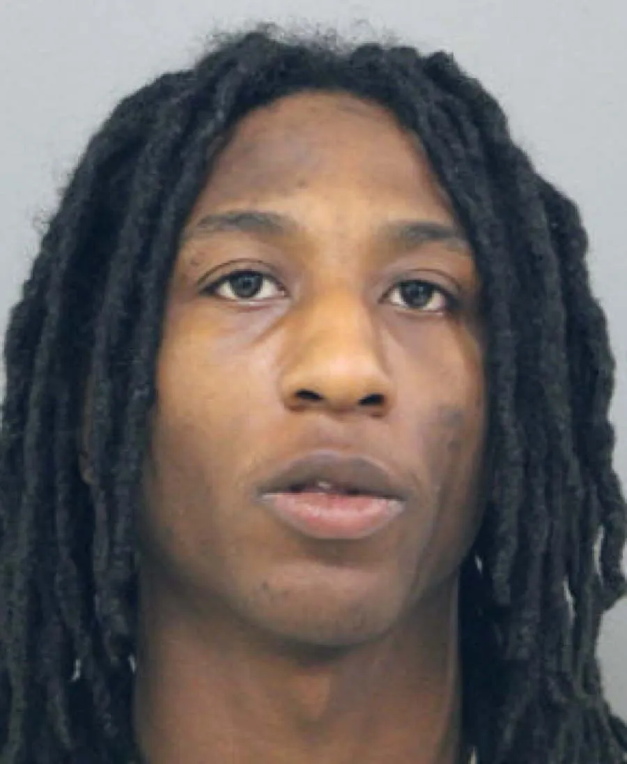 Chicago man gets nearly 10 years for robbing utility workers at gunpoint