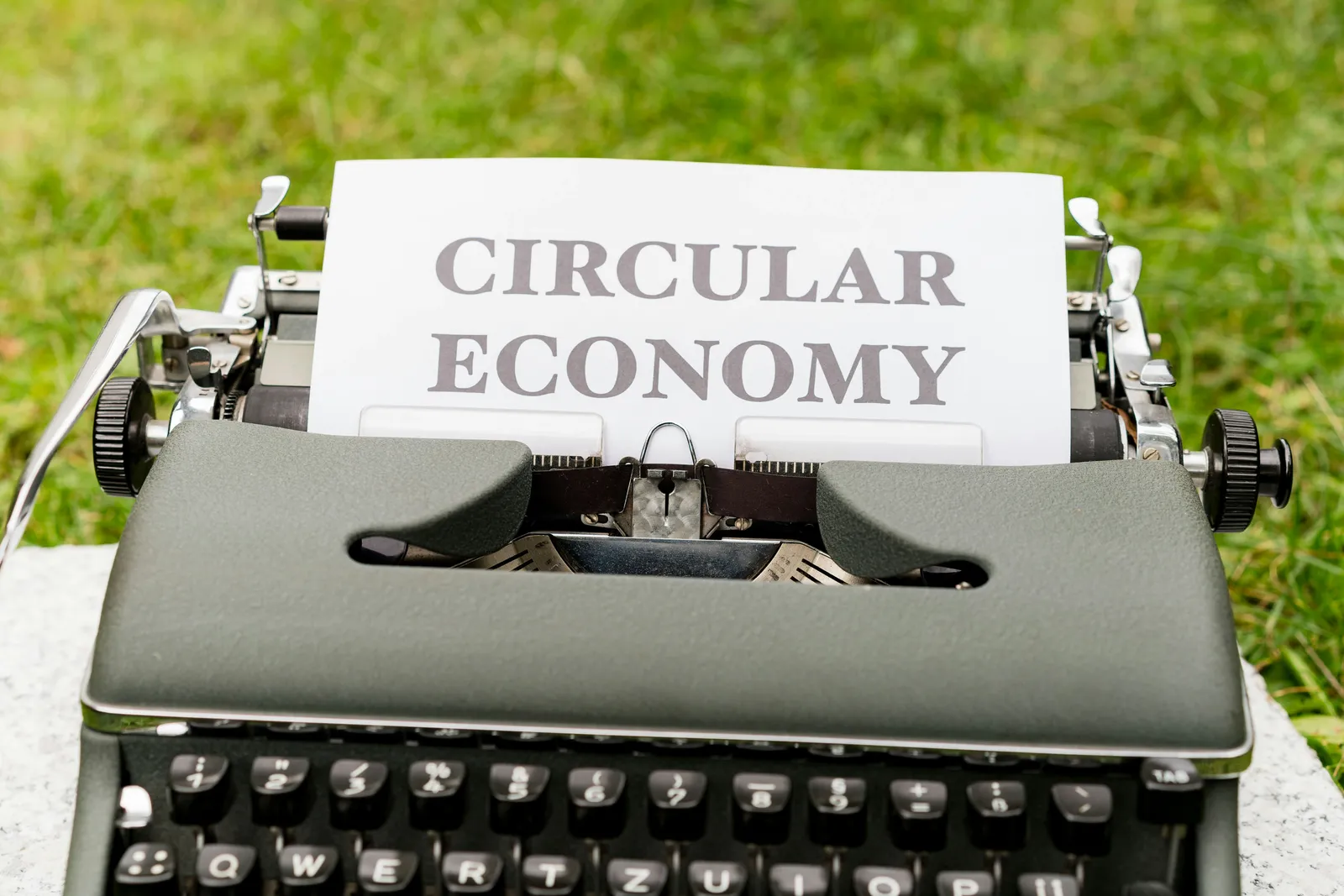 5 economic signals suggest U.S. consumers are feeling the strain