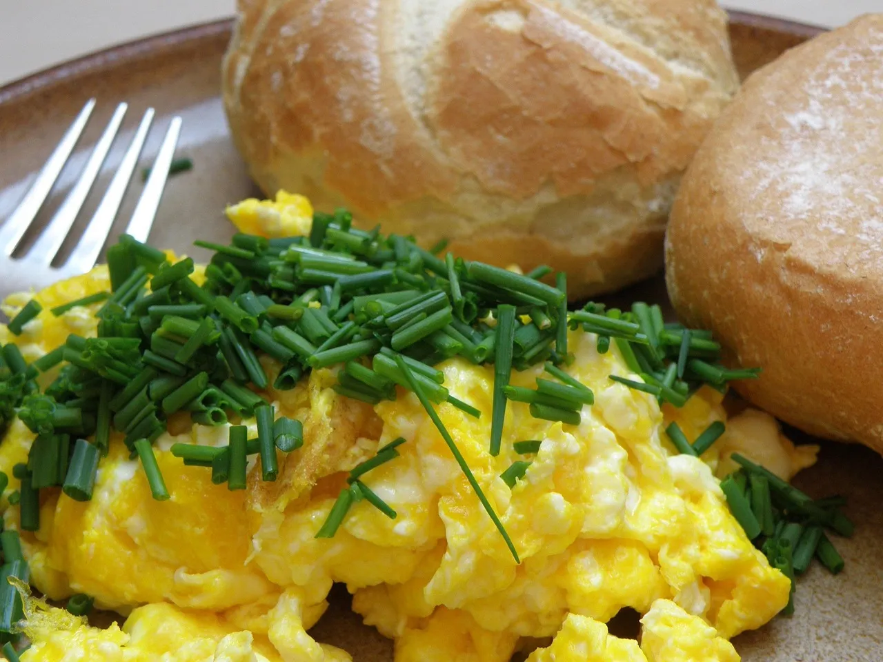 Soft Scramble with Shallots & Comté