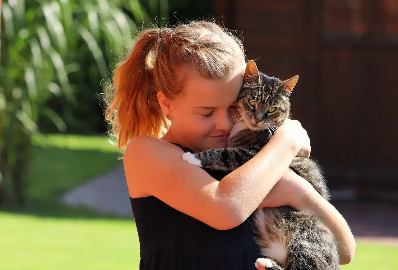 Children and Cats Form Powerful Bonds (Image Credits: Pixabay)