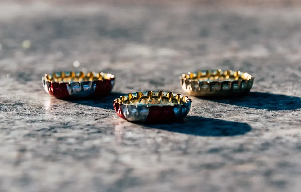 9. Bottle Caps and Small Lids (Image Credits: Pixabay)