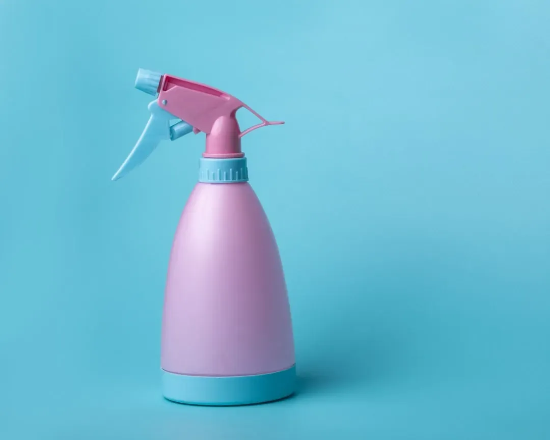 Hissing and Spray Bottle Sounds (Image Credits: Unsplash)