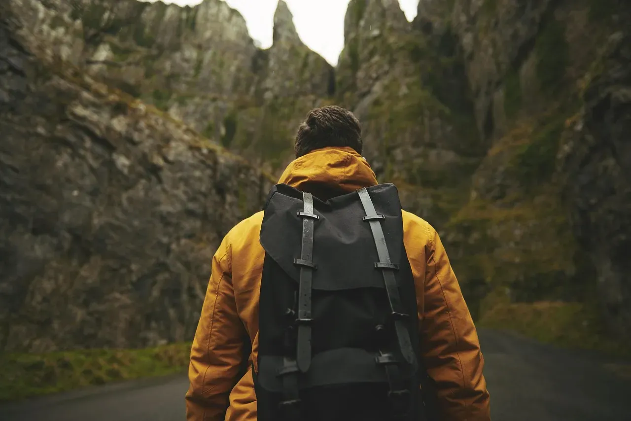 7. Never Drop Your Backpack or Gear to Run Faster (Image Credits: Pixabay)