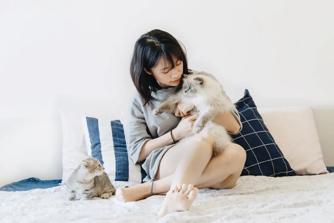 6. Your Cat Has Synced With Your Daily Routine (Image Credits: Unsplash)