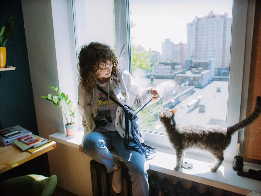 You Start Noticing Your Cat’s Body Language Everywhere (Image Credits: Unsplash)