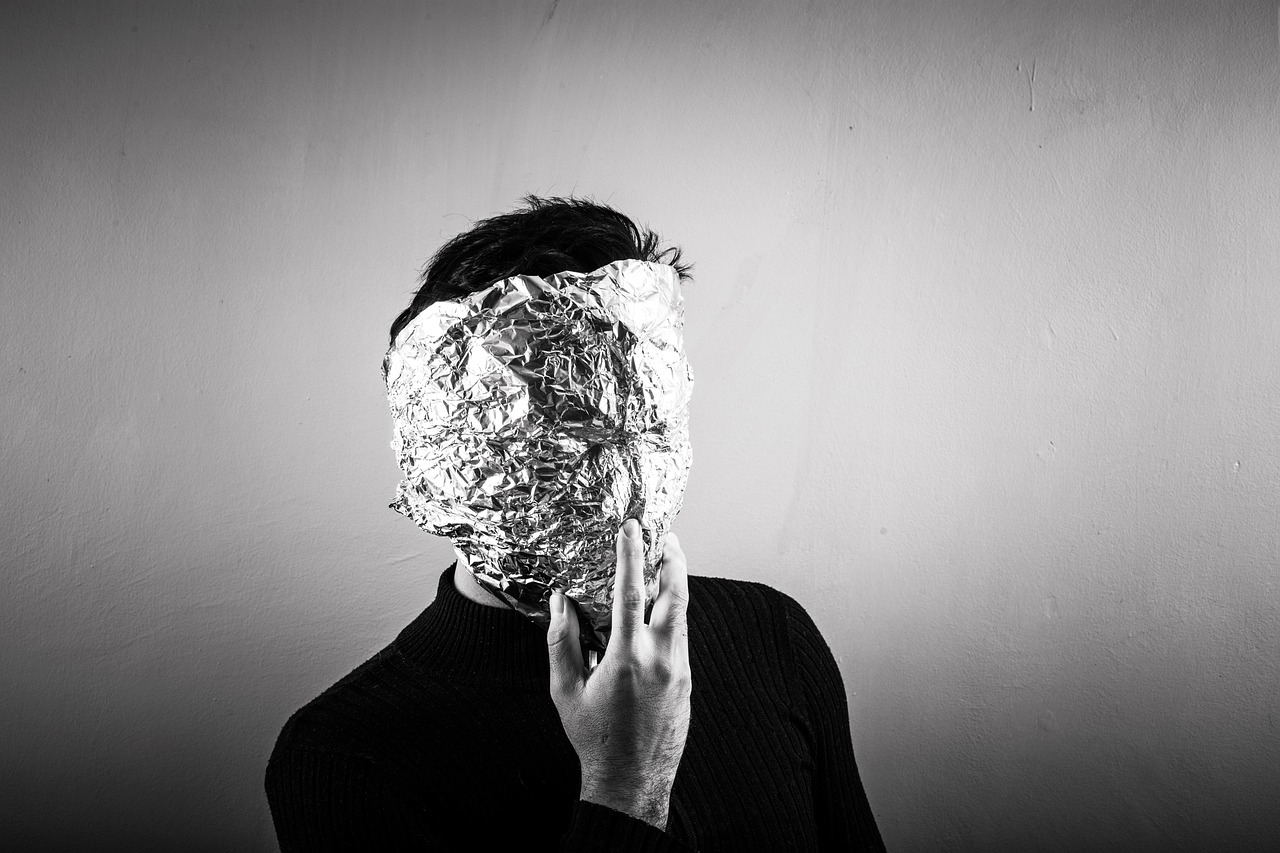 2. Aluminum Foil - The Crinkly Monster (Image Credits: Pixabay)