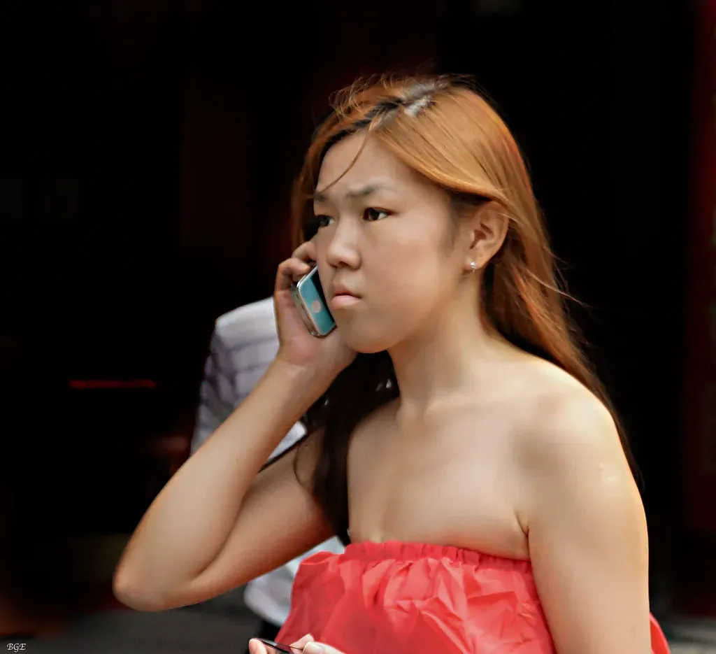 Report the Sighting to Authorities Right Away (Image Credits: Flickr)