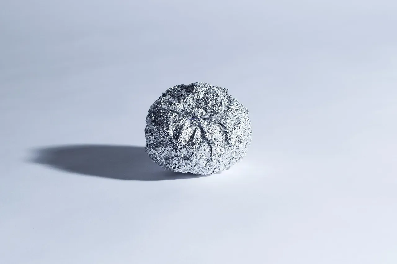 Aluminum Foil Balls Spark Serious Play Sessions (Image Credits: Pixabay)