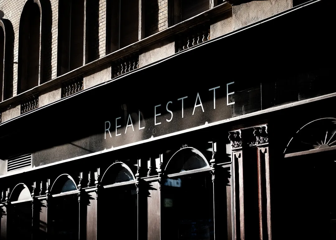 5. I Couldn't Sell Part of a House When I Needed Cash (Image Credits: Unsplash)