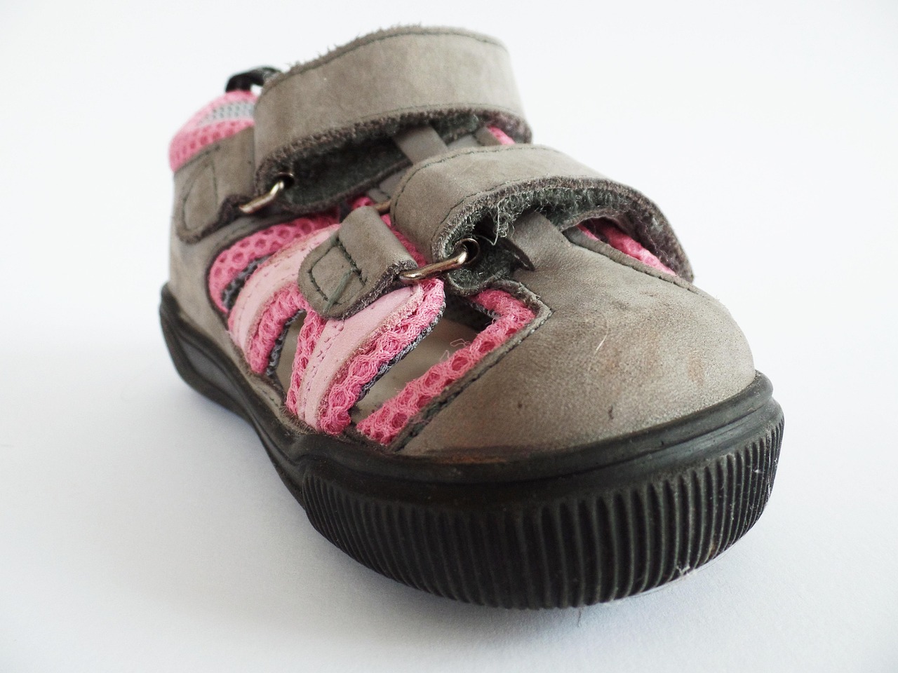 Velcro: A Walk in the Woods Leads to a Revolution (image credits: pixabay)