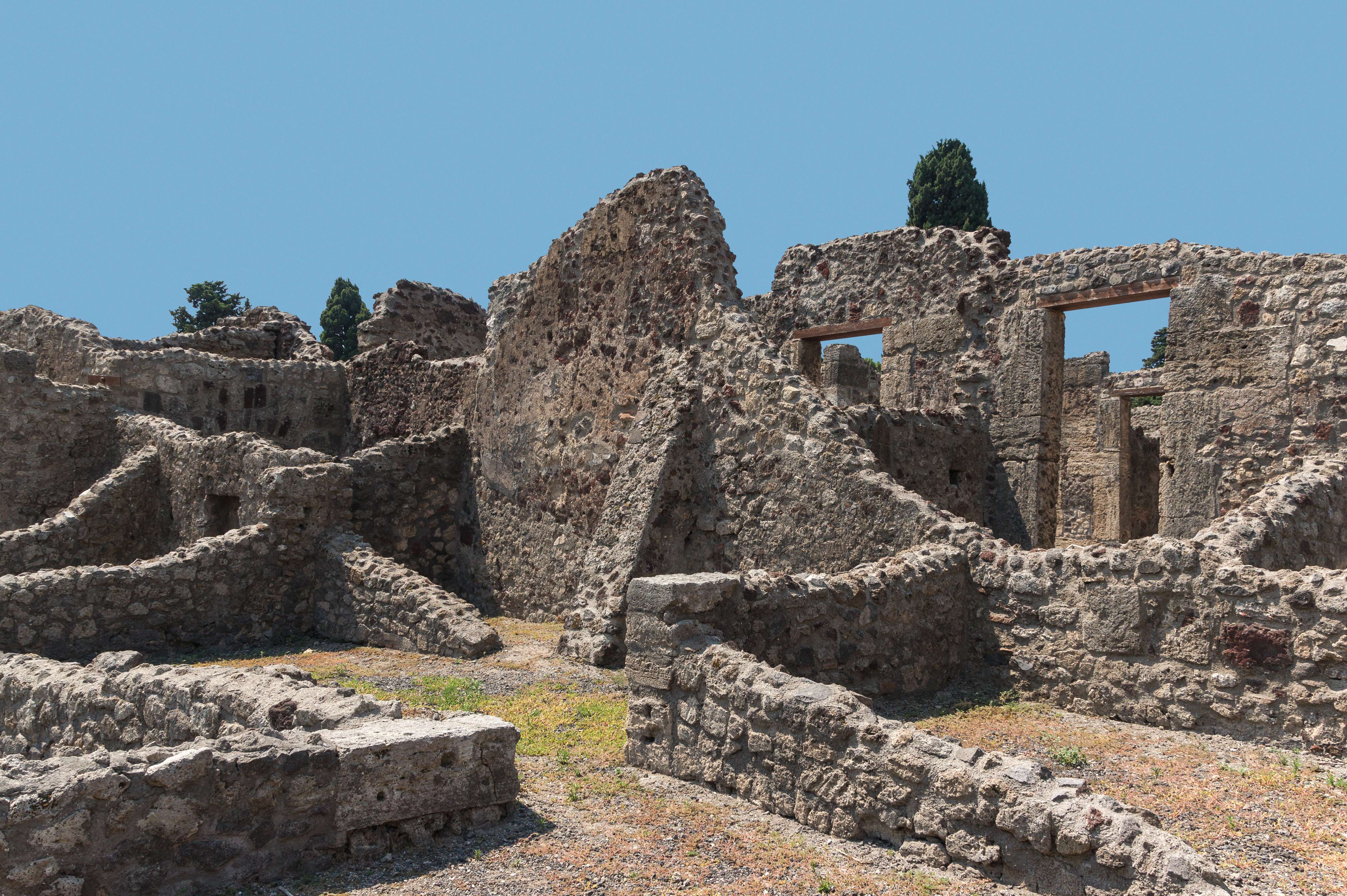 The Ruins of Pompeii, Italy (image credits: wikimedia)