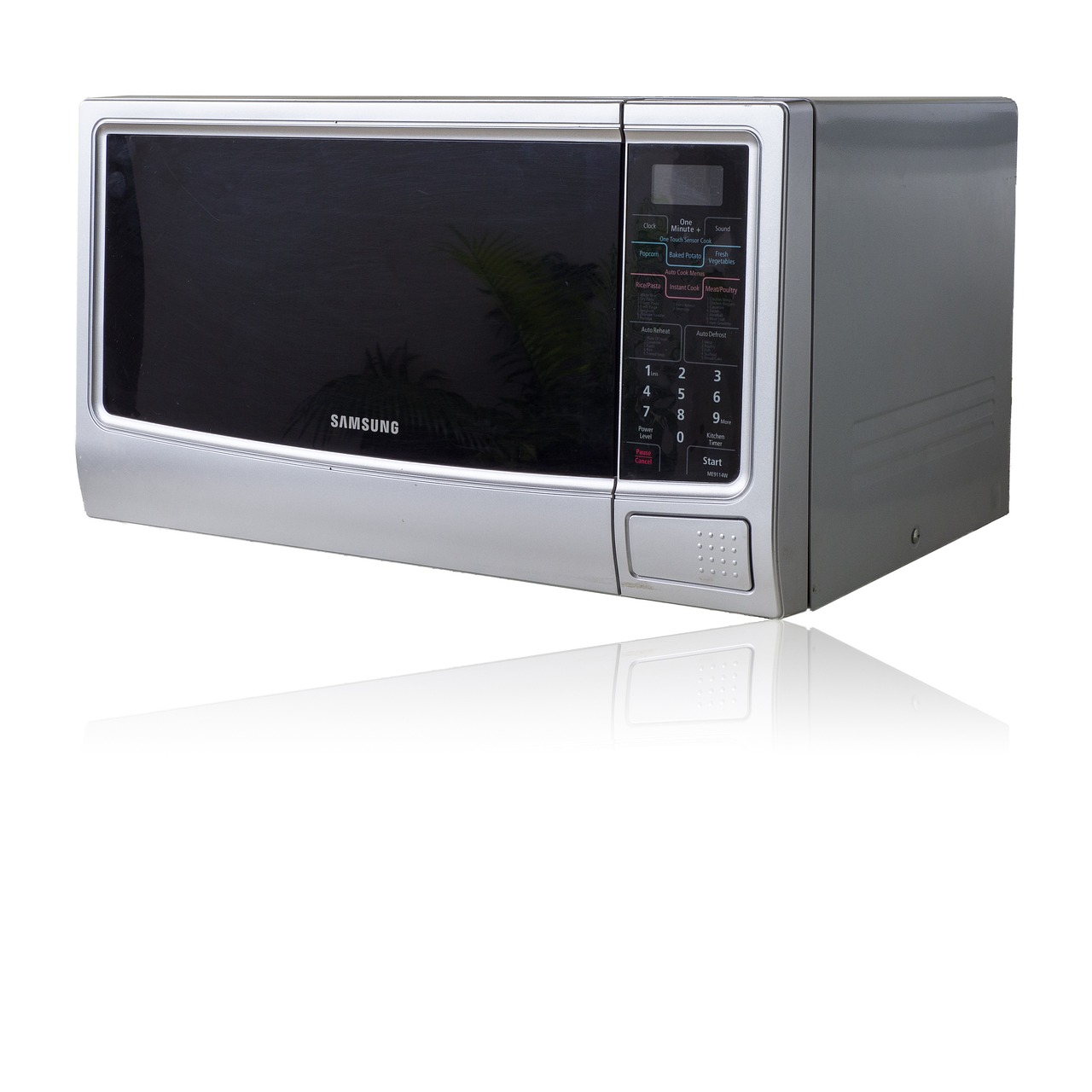 Microwave Oven: A Candy Bar Meltdown (image credits: pixabay)