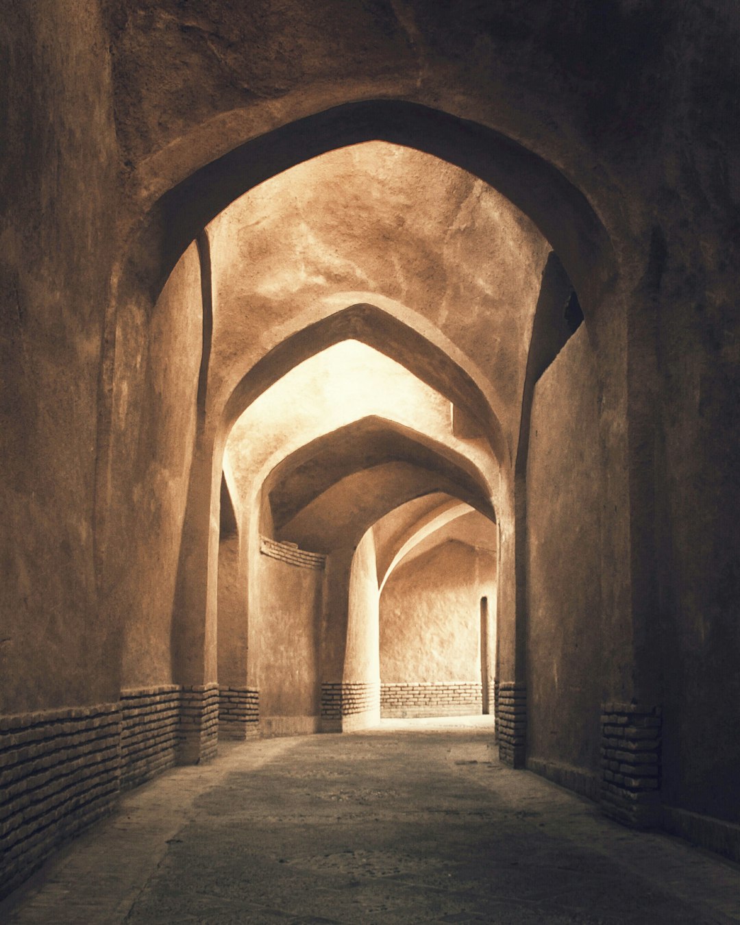 The Iran-Contra Affair: Secret Deals and Shattered Trust (image credits: unsplash)