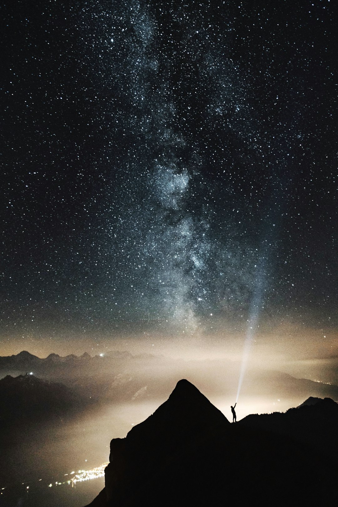 Encounters With Beings From the Stars (image credits: unsplash)