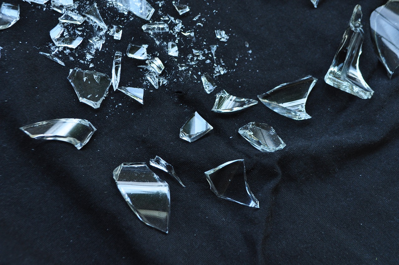 Safety Glass: A Shattered Flask Sparks Innovation (image credits: pixabay)
