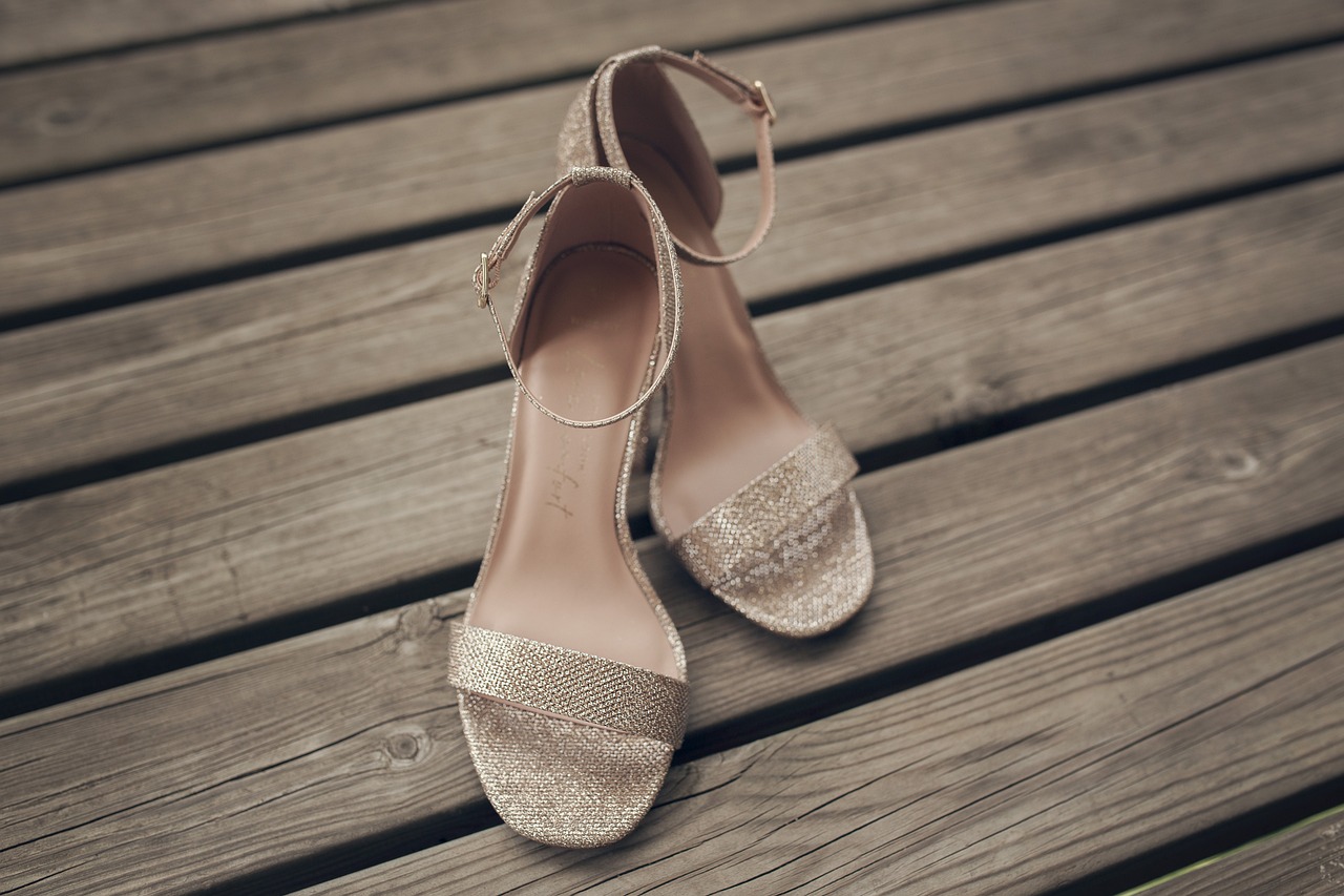 High Heels at Historical Sites (image credits: pixabay)