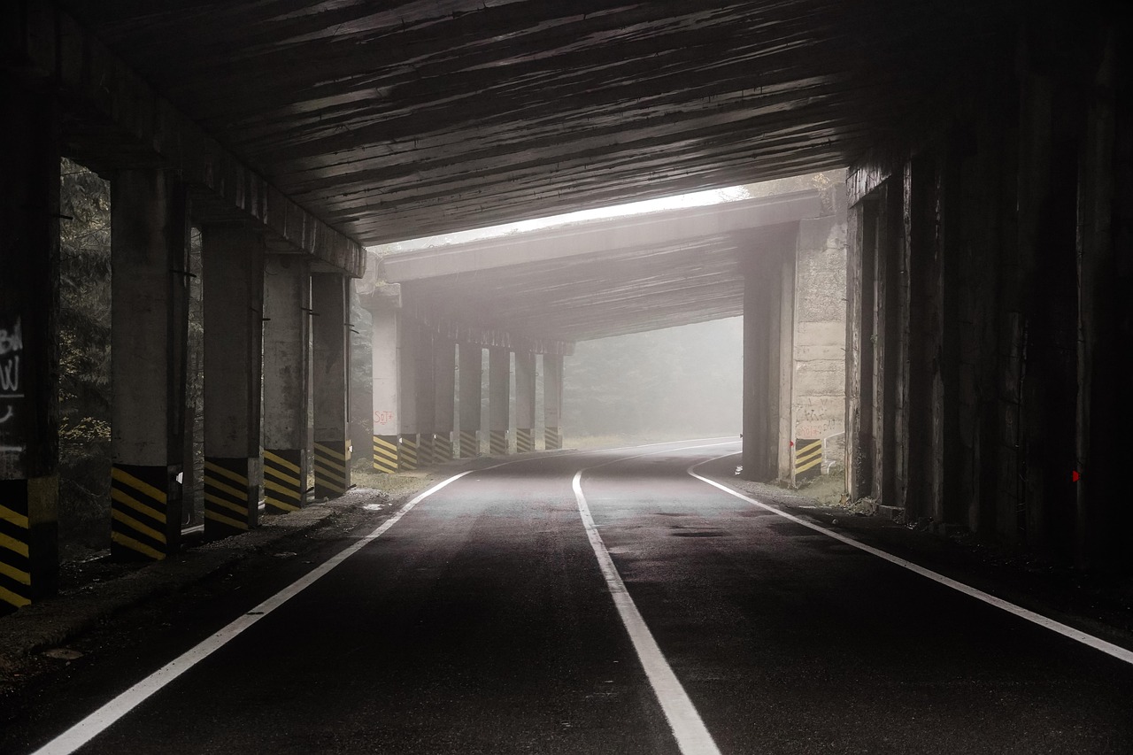 El Chapo’s 2015 Tunnel Escape: A Drug Lord’s Underground Highway (image credits: pixabay)