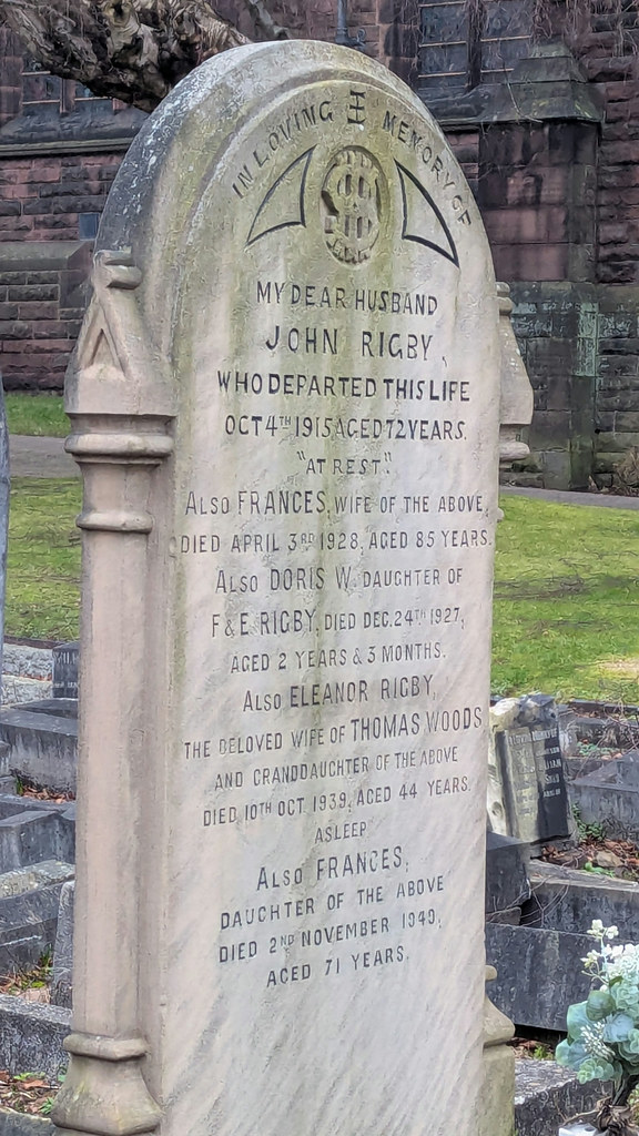 The Beatles and Eleanor Rigby's Grave (image credits: flickr)