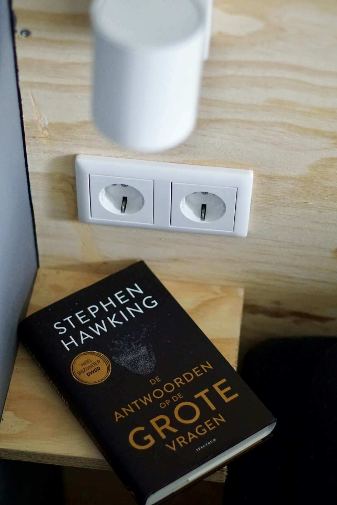Stephen Hawking's Perfect Cosmic Farewell (image credits: unsplash)