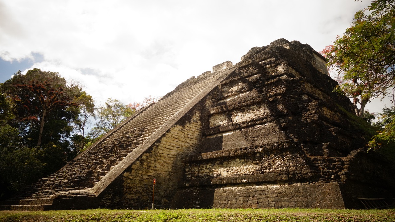The Lost Civilization of the Maya (image credits: pixabay)
