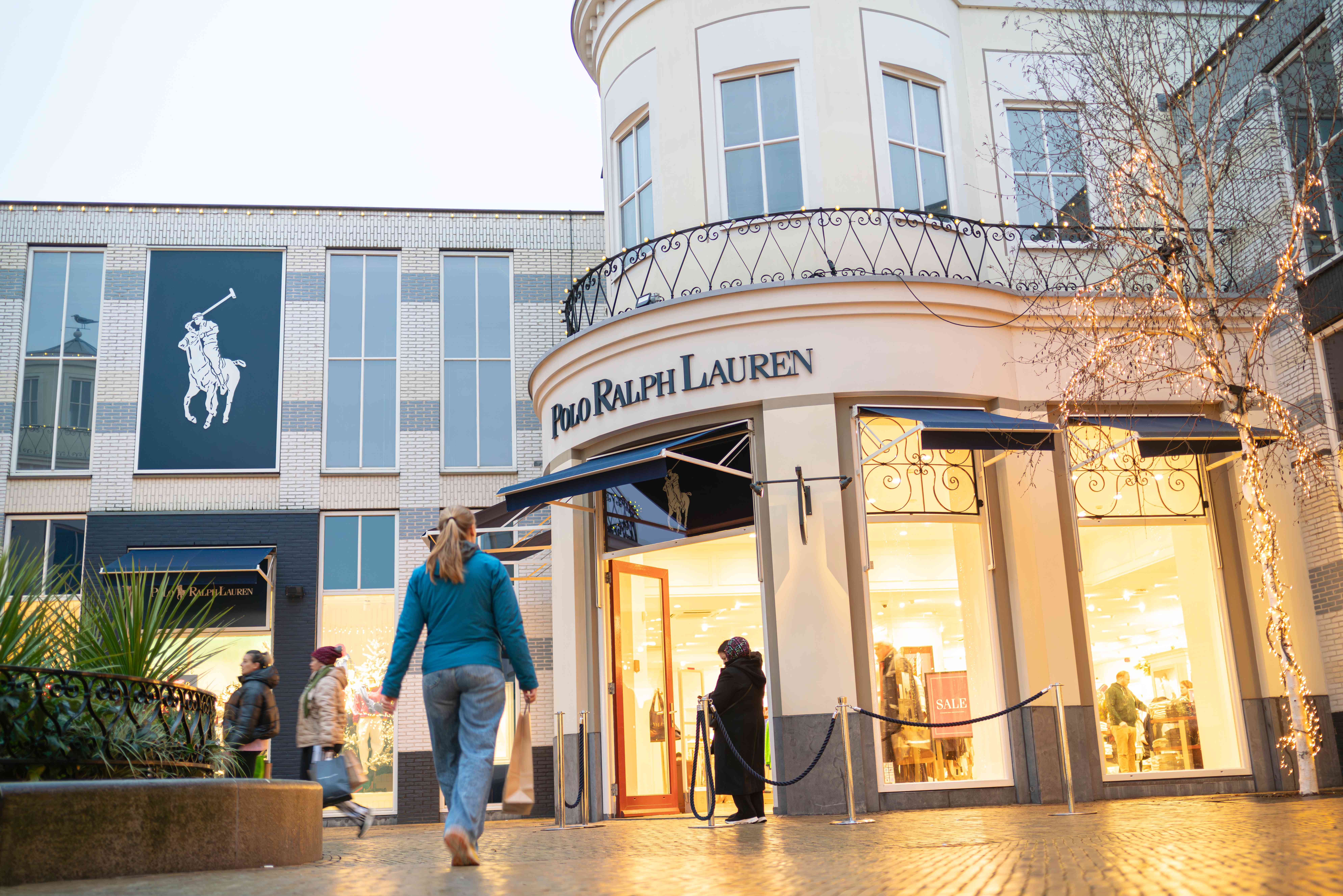 Ralph Lauren: Luxury Brand Considers Further Price Increases (image credits: wikimedia)