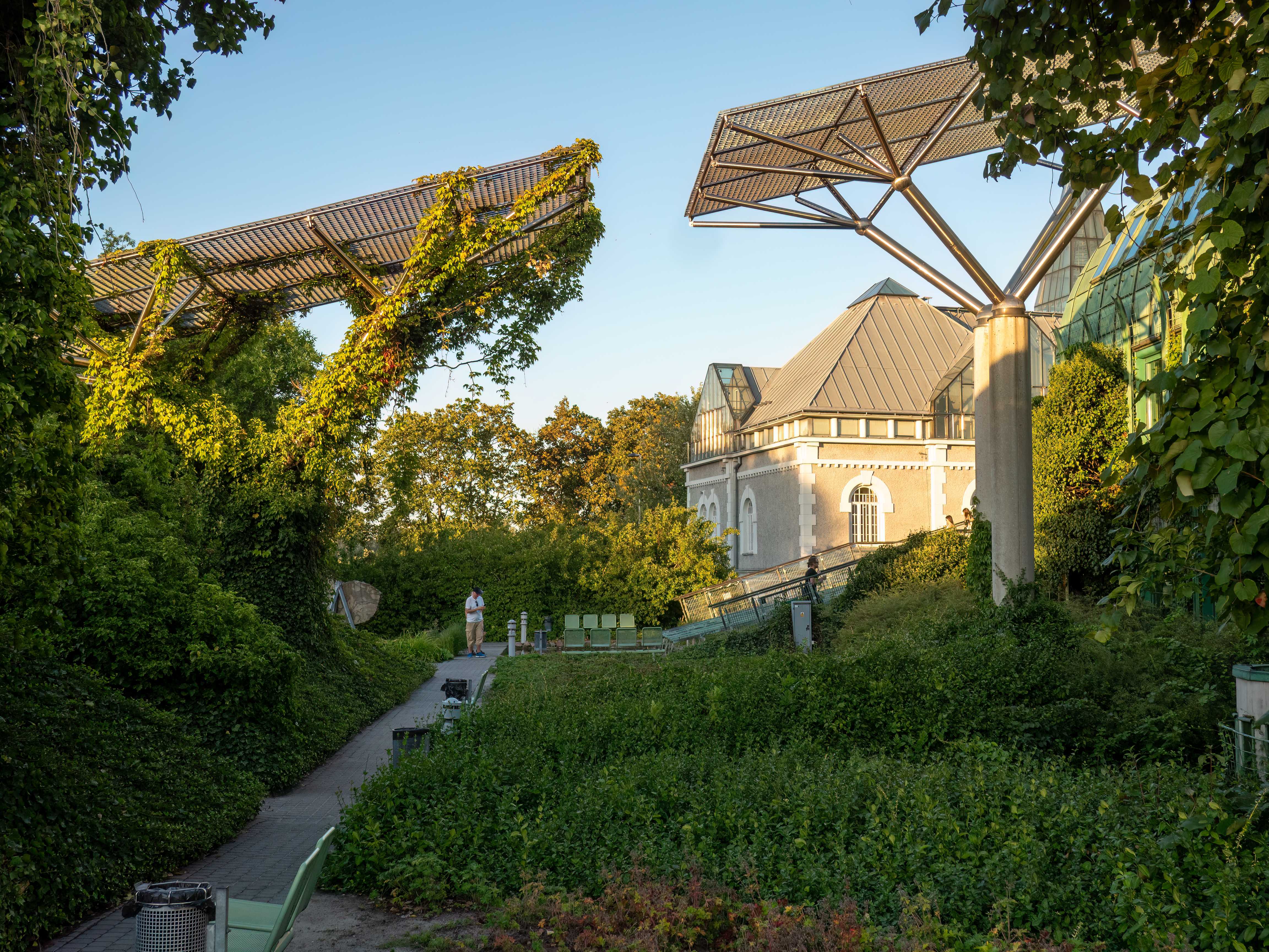 Conclusion: Rooftop Gardens as Essential Luxury Features (image credits: wikimedia)