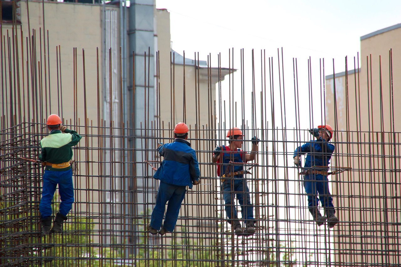 Construction Workers Are Missing in Action (image credits: pixabay)