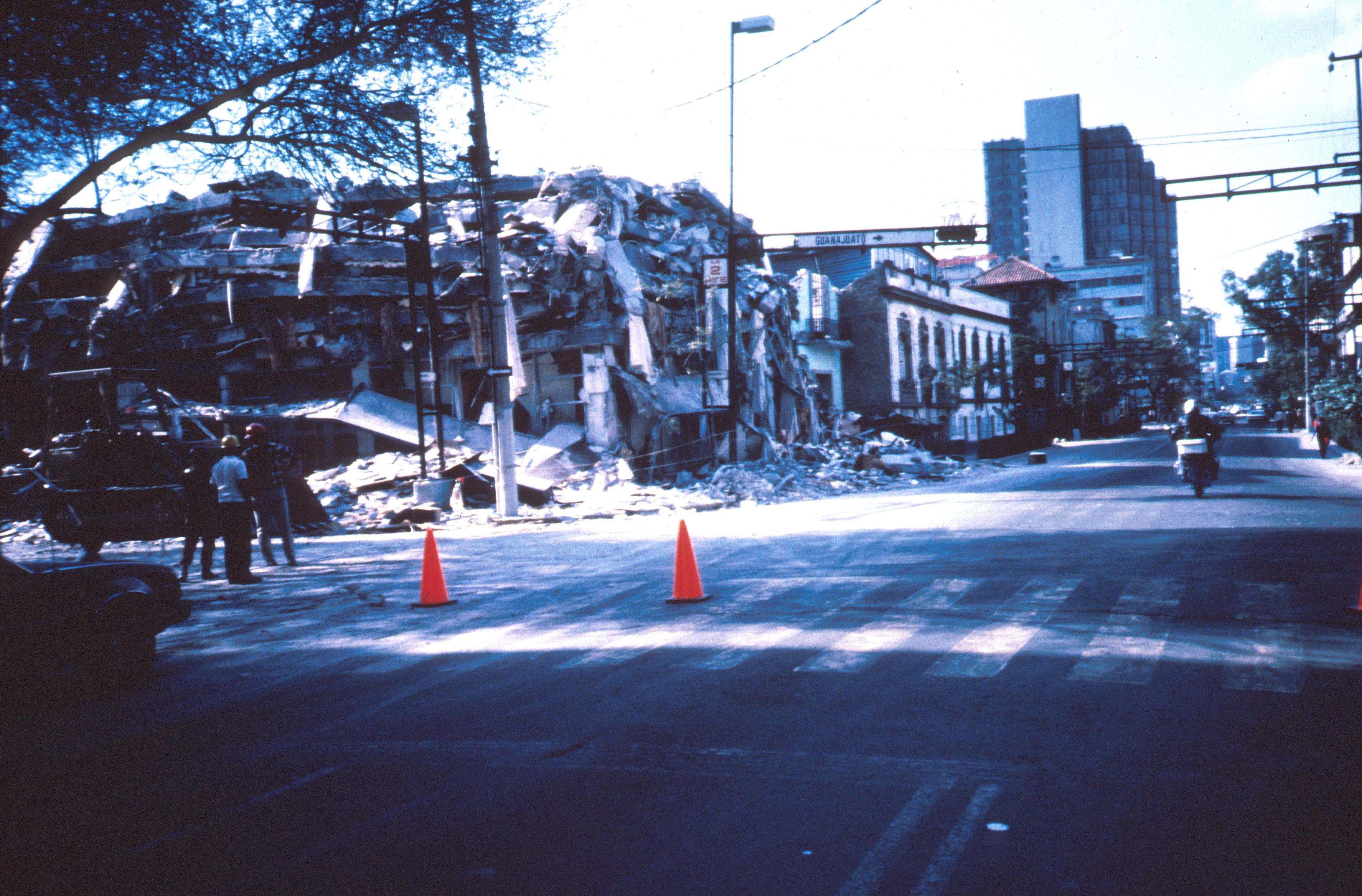 Mexico: Progress in the Shadows of Old Mistakes (image credits: wikimedia)