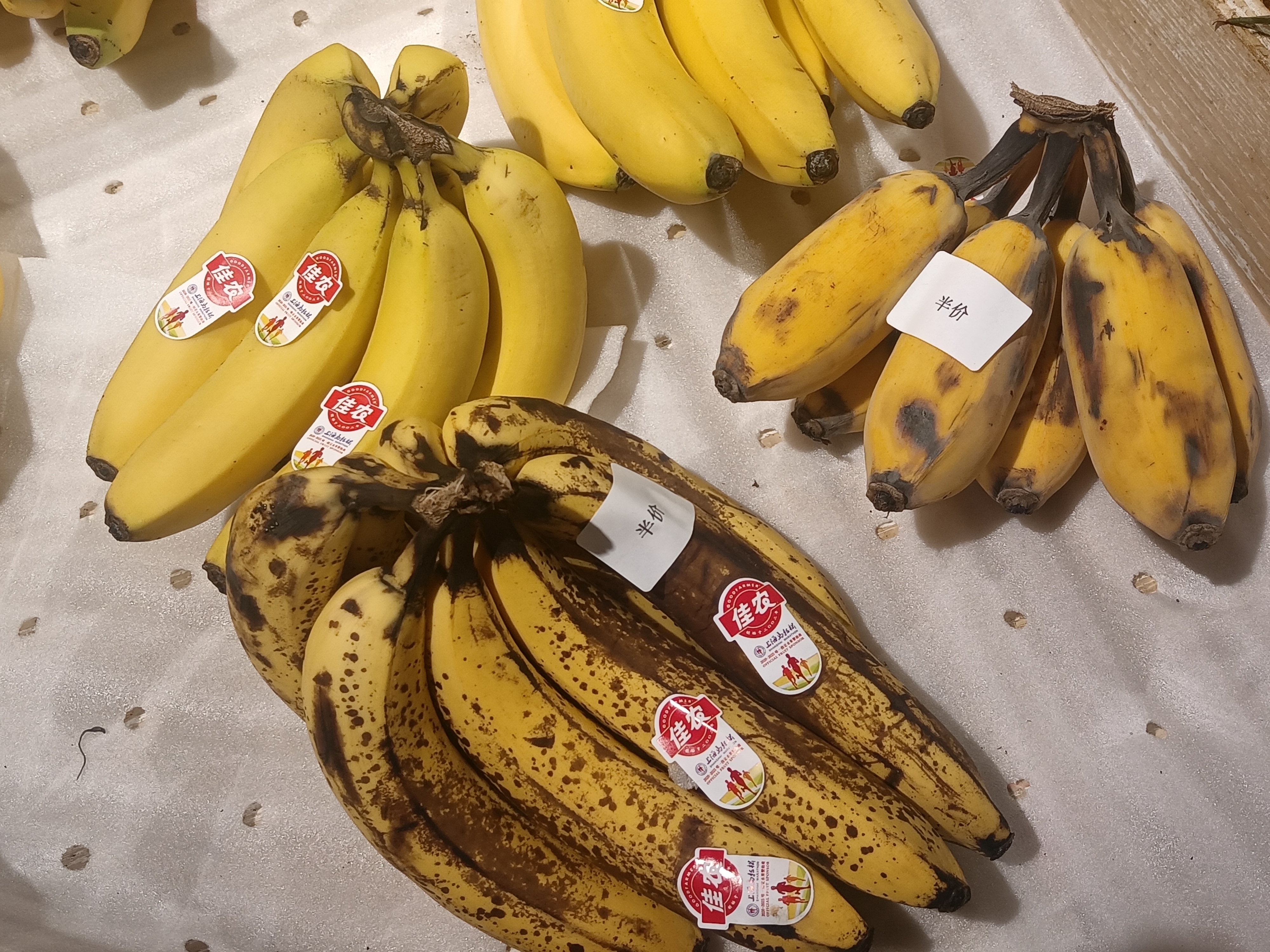 Expired Food Items and Condiment Packets (image credits: wikimedia)